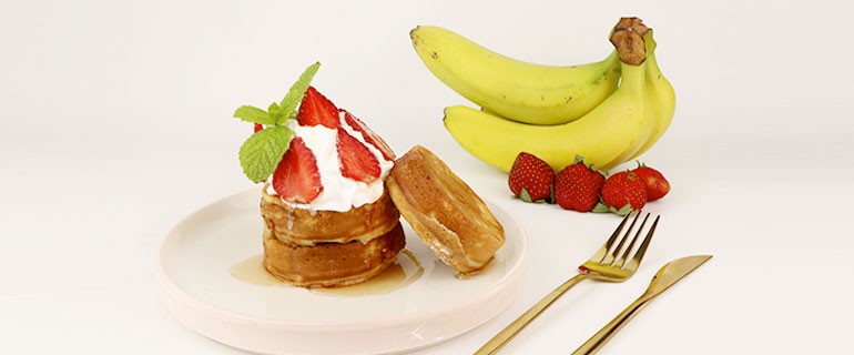 aset-770-x-320-pancake-pisang-strawberry